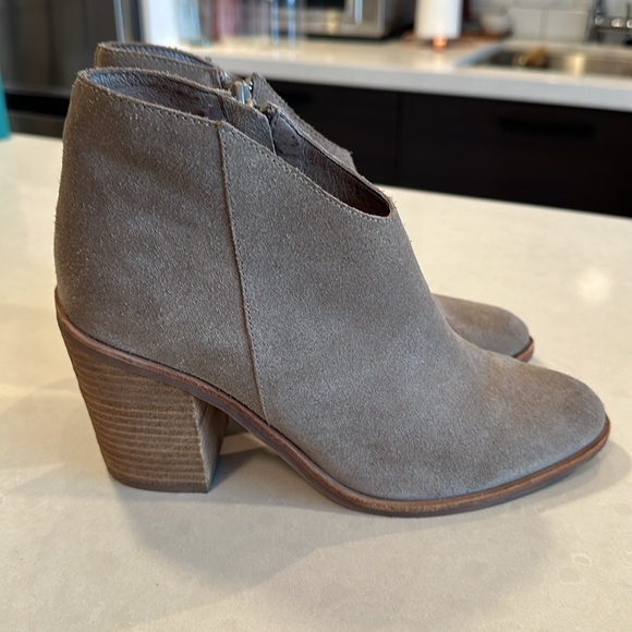 Jeffrey Campbell taupe suede booties - Picture 2 of 7